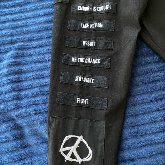 ❌ SOLD ❌ Sean John “Stay Woke” pants - Picture 3 of 5